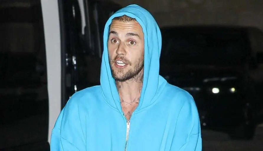 Justin Bieber became frustrated with the paparazzi outside Soho House in Malibu on Thursday evening